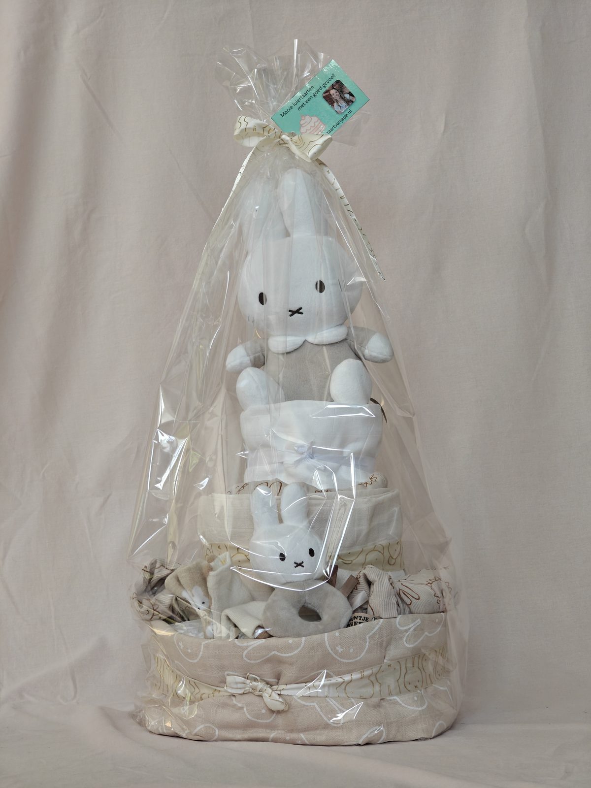 Extra grote XL Nijntje luiertaart met knuffel